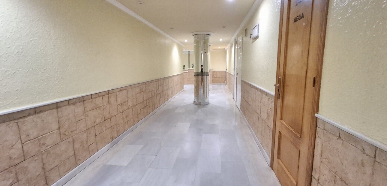 Sale - Apartment / flat -
Torrevieja - Torrevieja - Centre