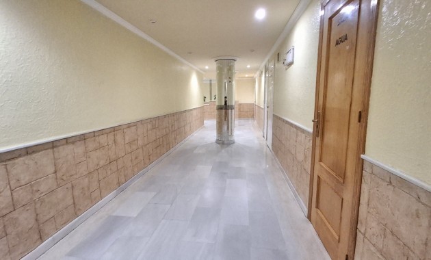 Sale - Apartment / flat -
Torrevieja - Torrevieja - Centre