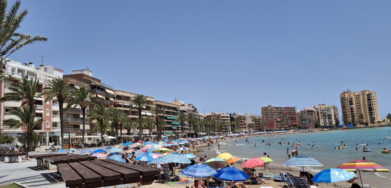 Sale - Apartment / flat -
Torrevieja - Torrevieja - Centre