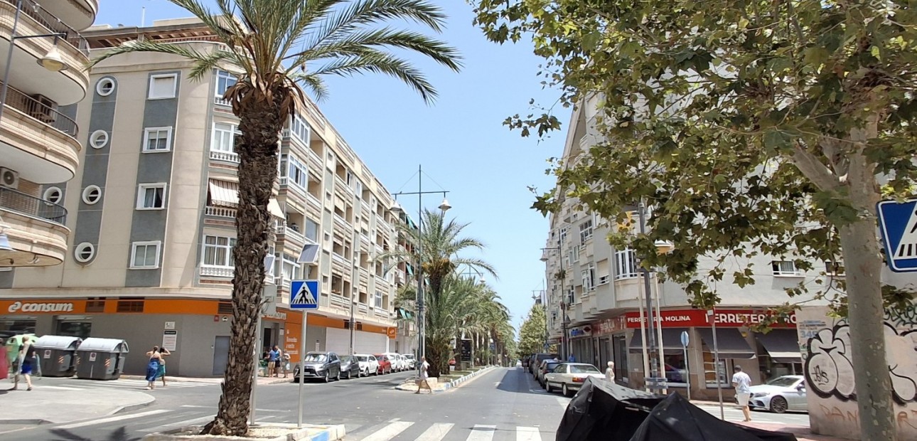 Sale - Apartment / flat -
Torrevieja - Torrevieja - Centre