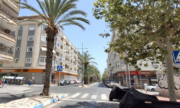Sale - Apartment / flat -
Torrevieja - Torrevieja - Centre