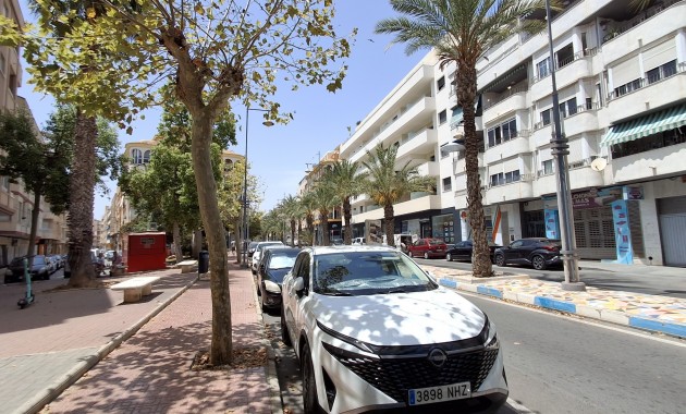 Sale - Apartment / flat -
Torrevieja - Torrevieja - Centre