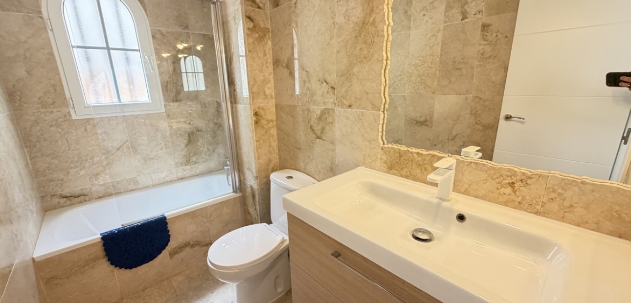 Sale - Apartment / flat -
Orihuela Costa - Las Ramblas