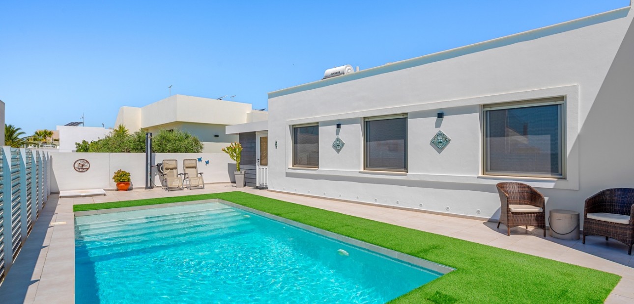 Sale - Detached Villa -
La Marina - La Marina - Urbanization