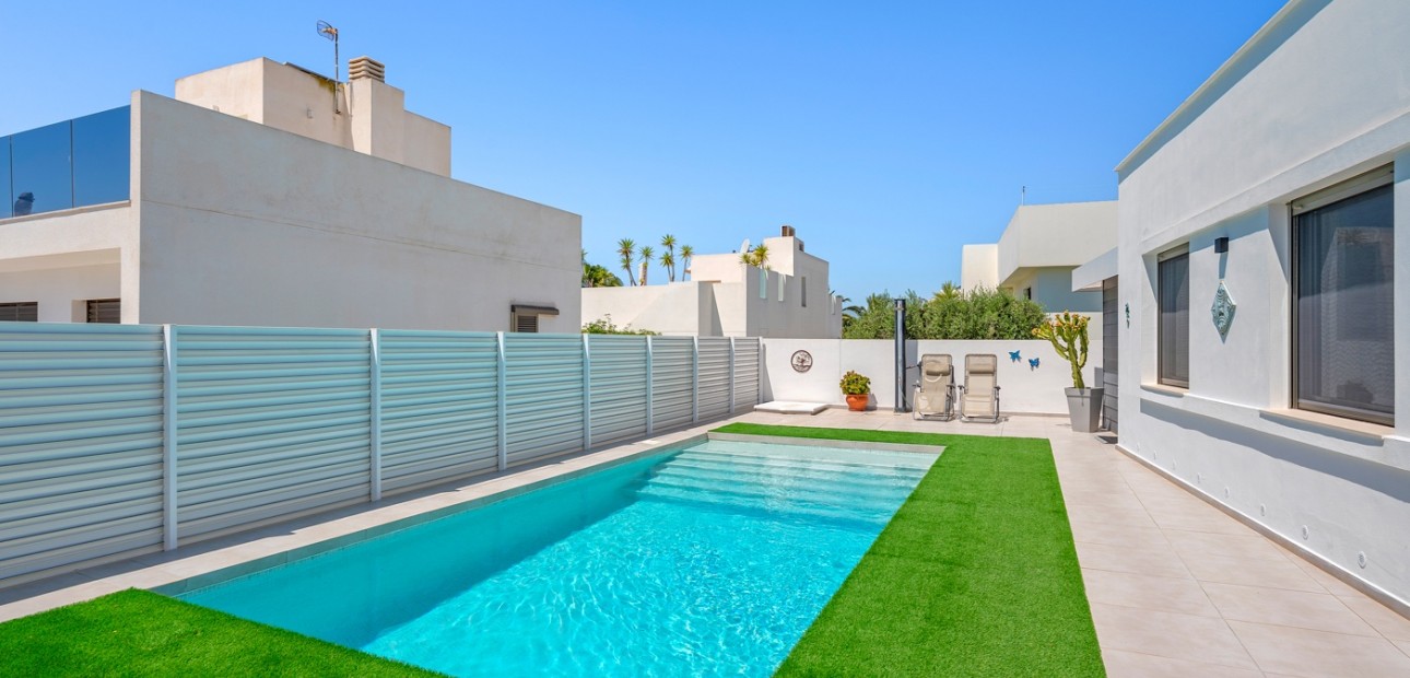 Sale - Detached Villa -
La Marina - La Marina - Urbanization