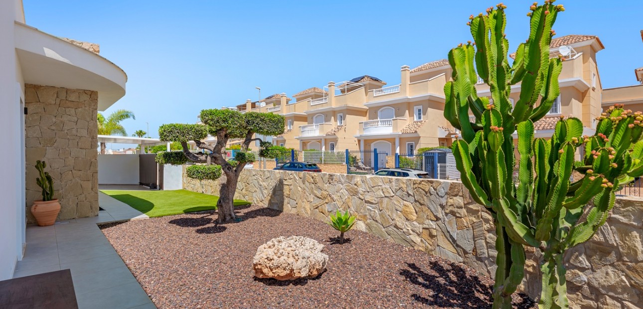 Sale - Detached Villa -
La Marina - La Marina - Urbanization