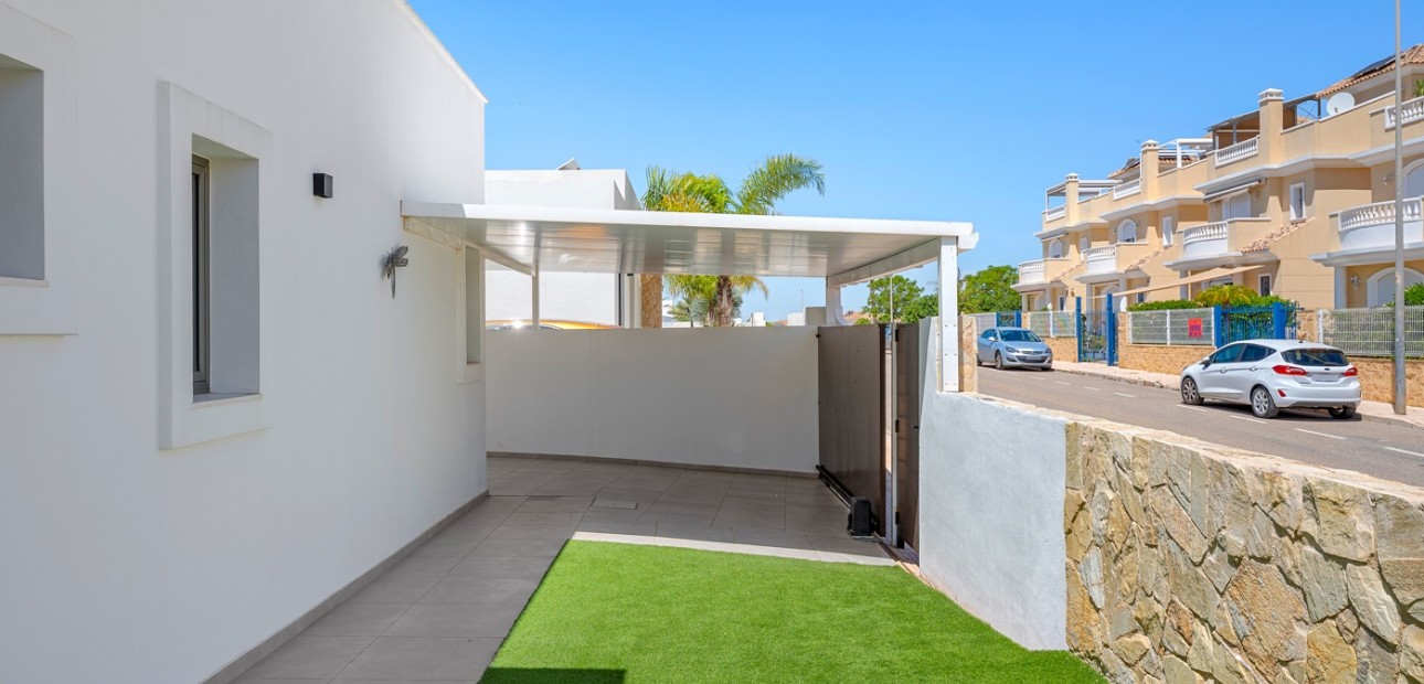 Sale - Detached Villa -
La Marina - La Marina - Urbanization