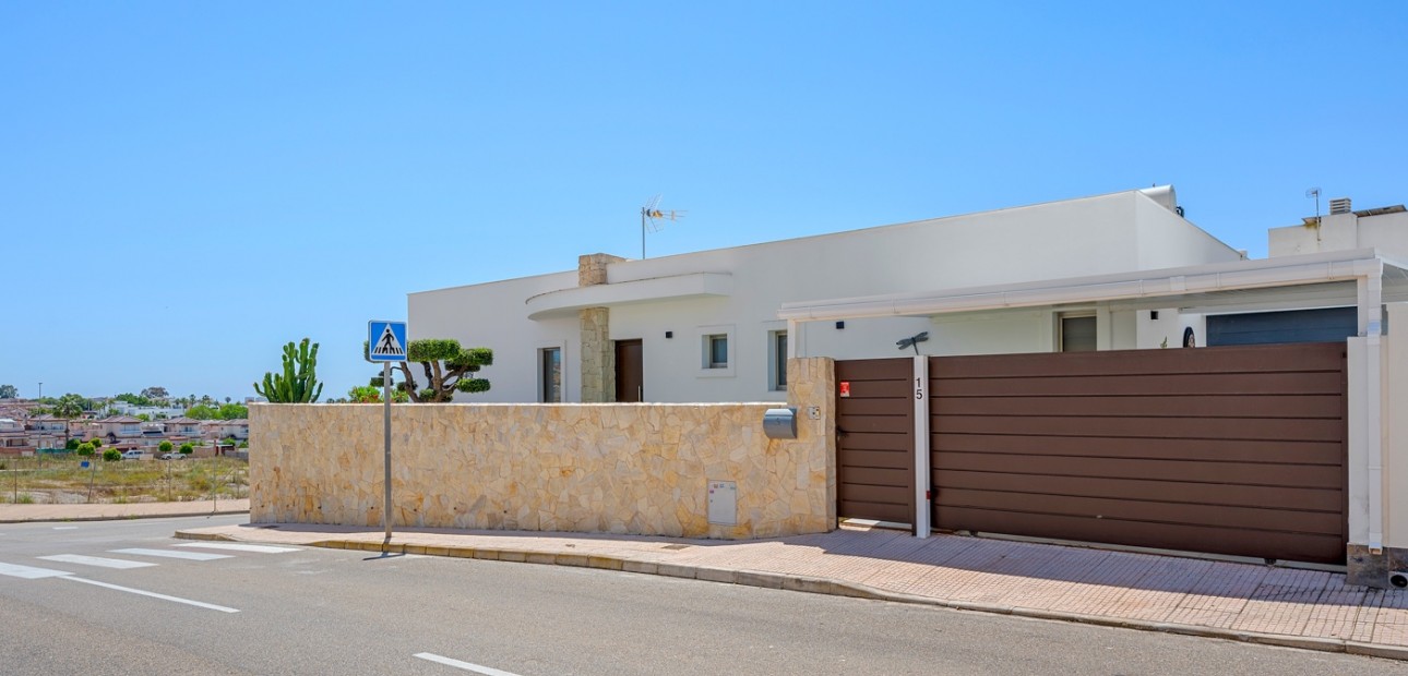 Sale - Detached Villa -
La Marina - La Marina - Urbanization