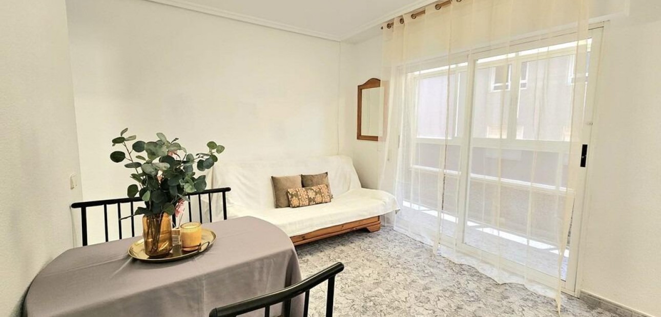 Sale - Apartment / flat -
Torrevieja - Playa de los locos
