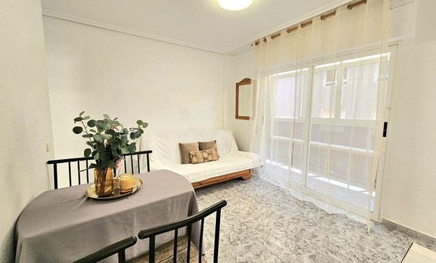 Sale - Apartment / flat -
Torrevieja - Playa de los locos