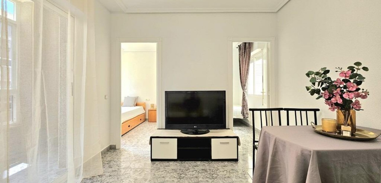 Sale - Apartment / flat -
Torrevieja - Playa de los locos
