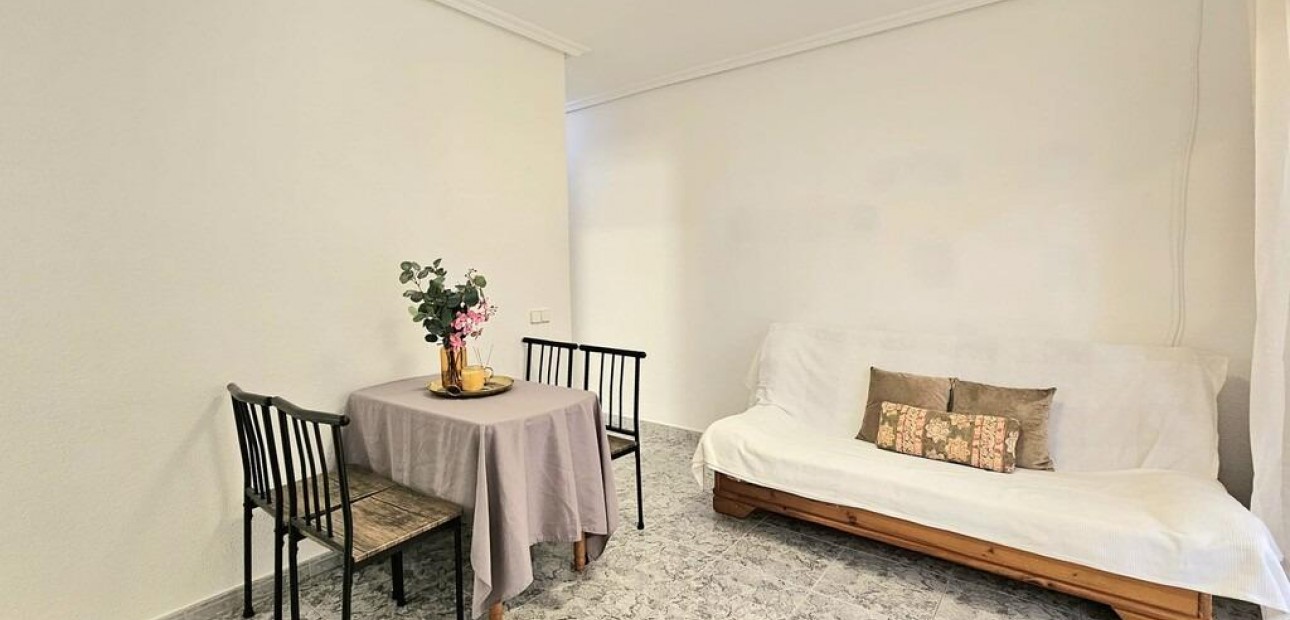 Sale - Apartment / flat -
Torrevieja - Playa de los locos