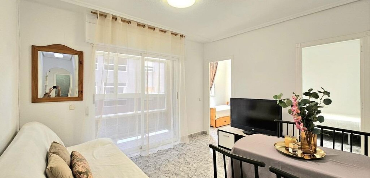 Sale - Apartment / flat -
Torrevieja - Playa de los locos