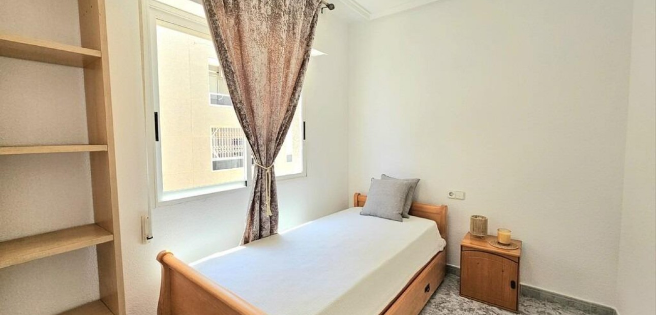 Sale - Apartment / flat -
Torrevieja - Playa de los locos