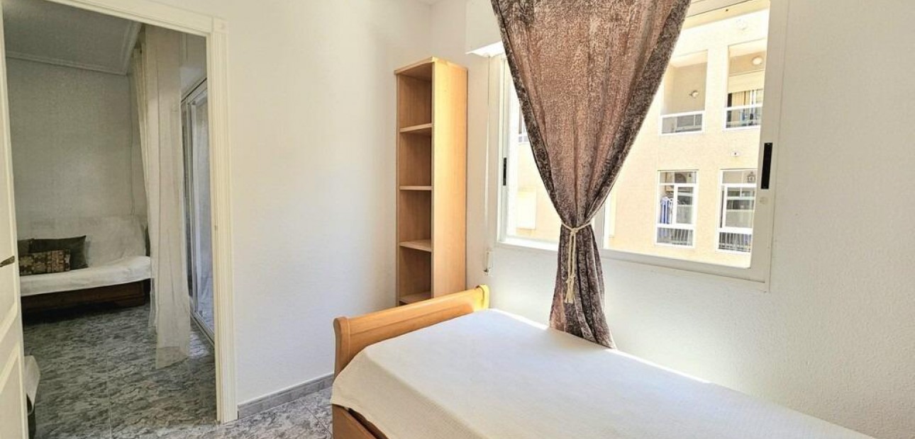 Sale - Apartment / flat -
Torrevieja - Playa de los locos