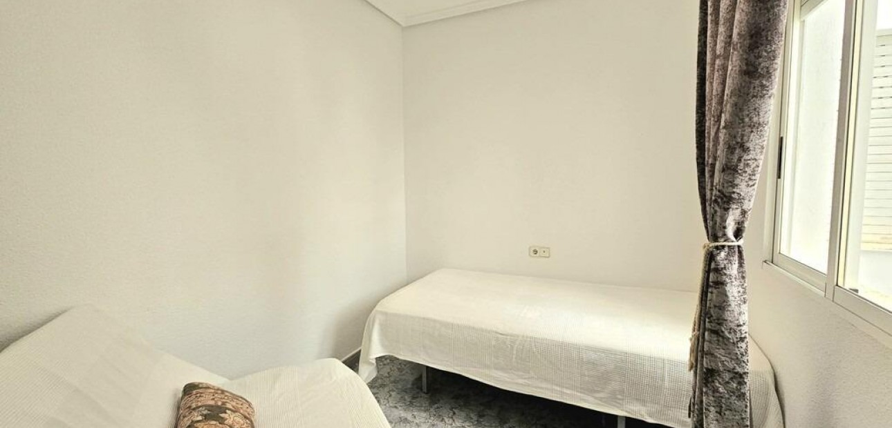 Sale - Apartment / flat -
Torrevieja - Playa de los locos