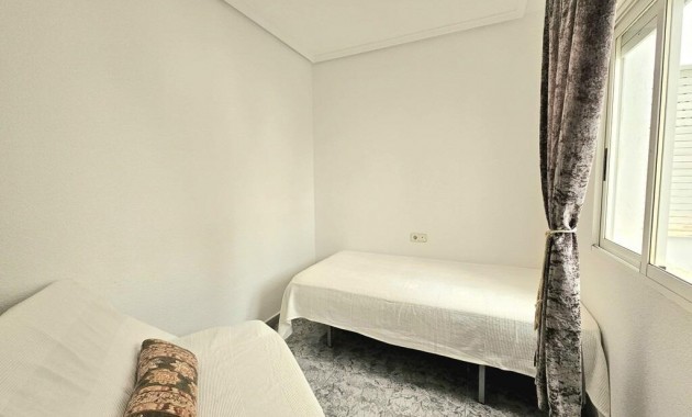 Sale - Apartment / flat -
Torrevieja - Playa de los locos