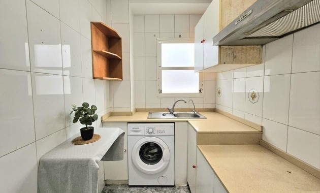Sale - Apartment / flat -
Torrevieja - Playa de los locos