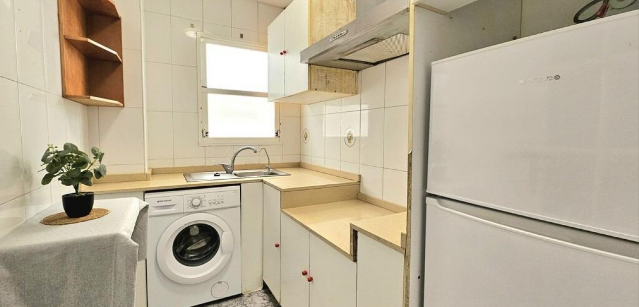 Sale - Apartment / flat -
Torrevieja - Playa de los locos
