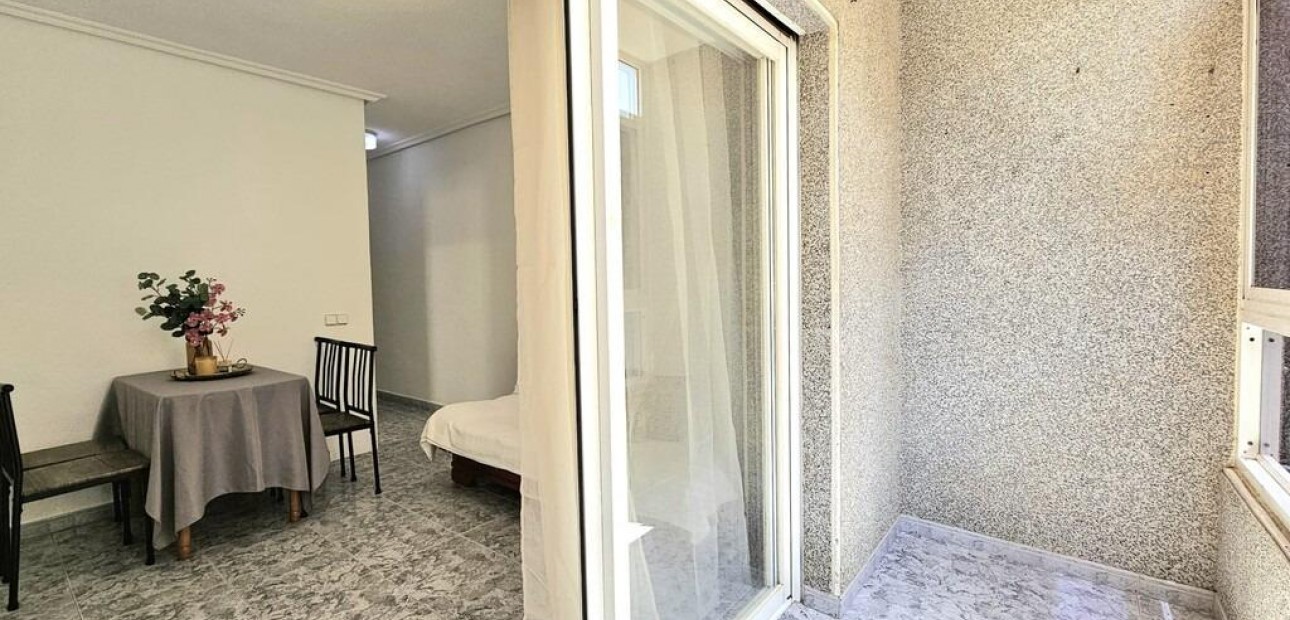 Sale - Apartment / flat -
Torrevieja - Playa de los locos