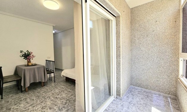 Sale - Apartment / flat -
Torrevieja - Playa de los locos