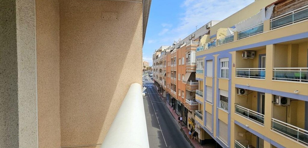 Sale - Apartment / flat -
Torrevieja - Playa de los locos