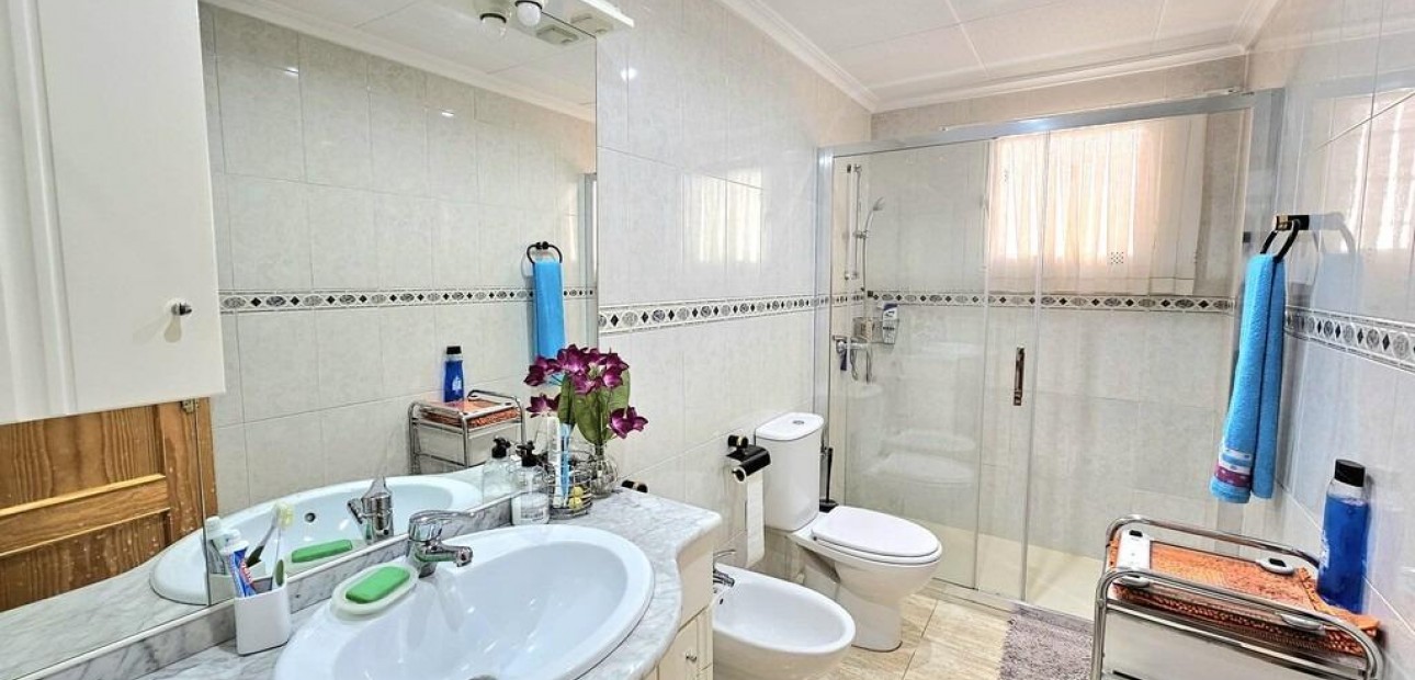 Sale - Apartment / flat -
Torrevieja - Playa de los locos