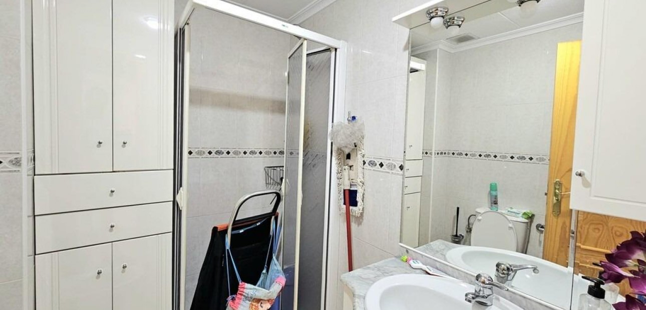 Sale - Apartment / flat -
Torrevieja - Playa de los locos