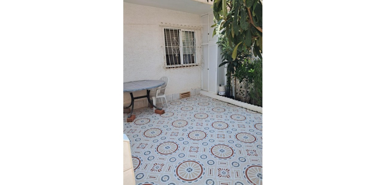 Sale - Bungalow -
Torrevieja - Playa de los Naufragos