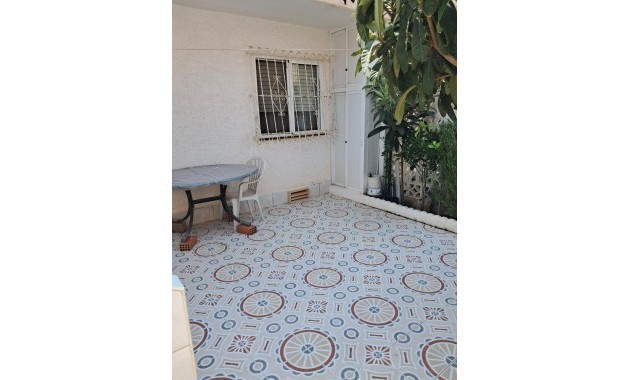 Sale - Bungalow -
Torrevieja - Playa de los Naufragos