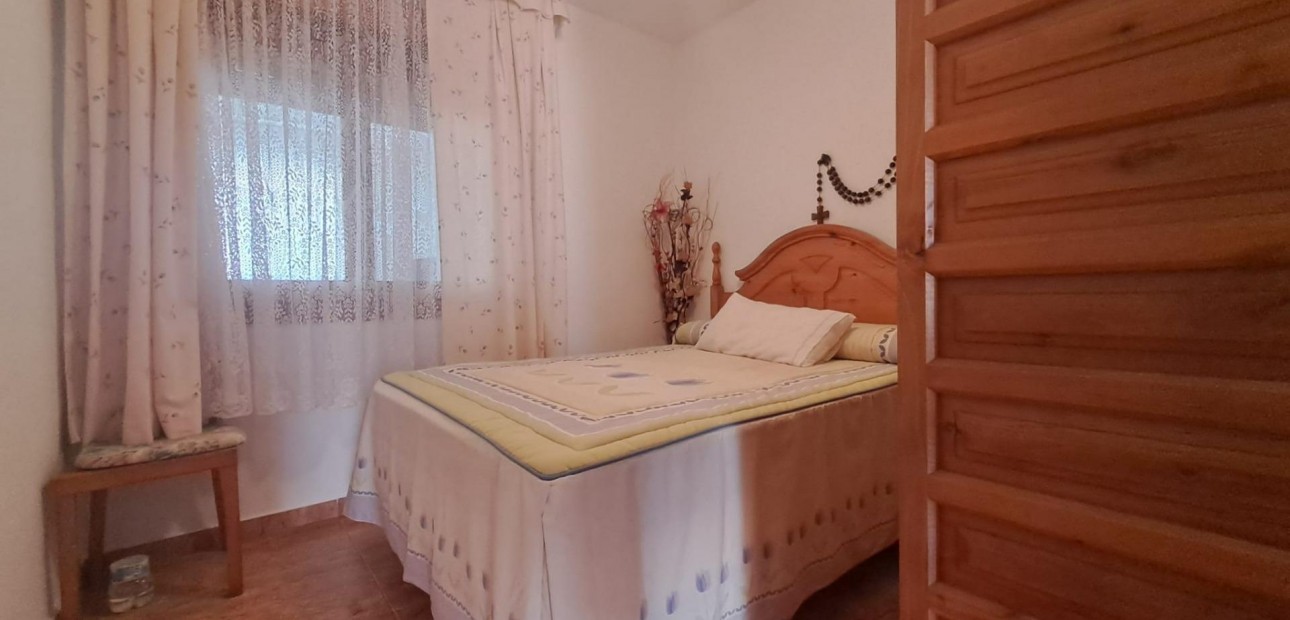 Sale - Bungalow -
Torrevieja - Playa de los Naufragos