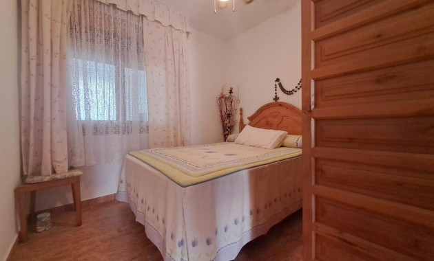 Sale - Bungalow -
Torrevieja - Playa de los Naufragos
