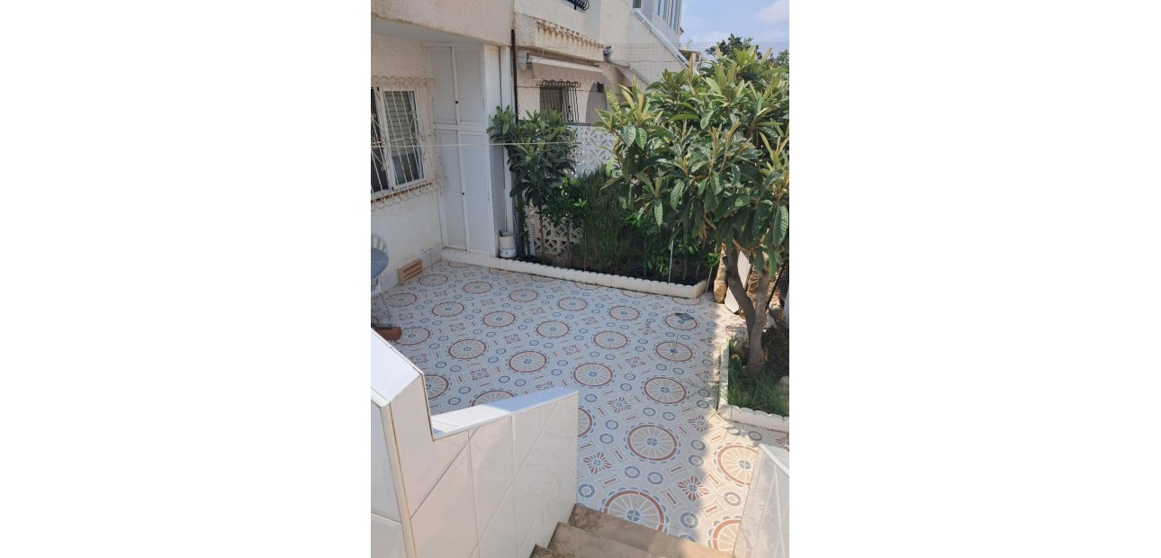 Sale - Bungalow -
Torrevieja - Playa de los Naufragos