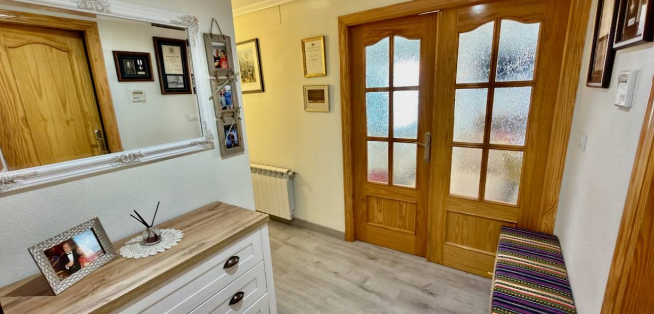 Sale - Apartment / flat -
Almoradí - centro