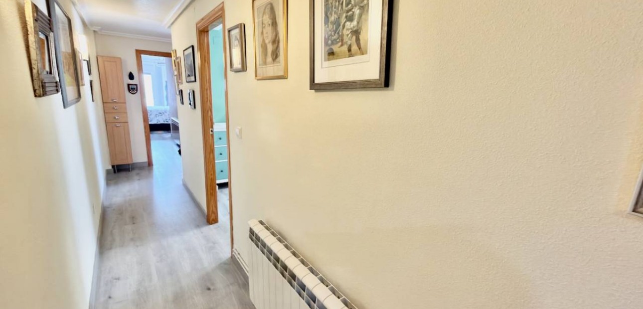 Sale - Apartment / flat -
Almoradí - centro