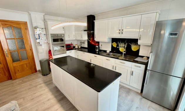 Sale - Apartment / flat -
Almoradí - centro