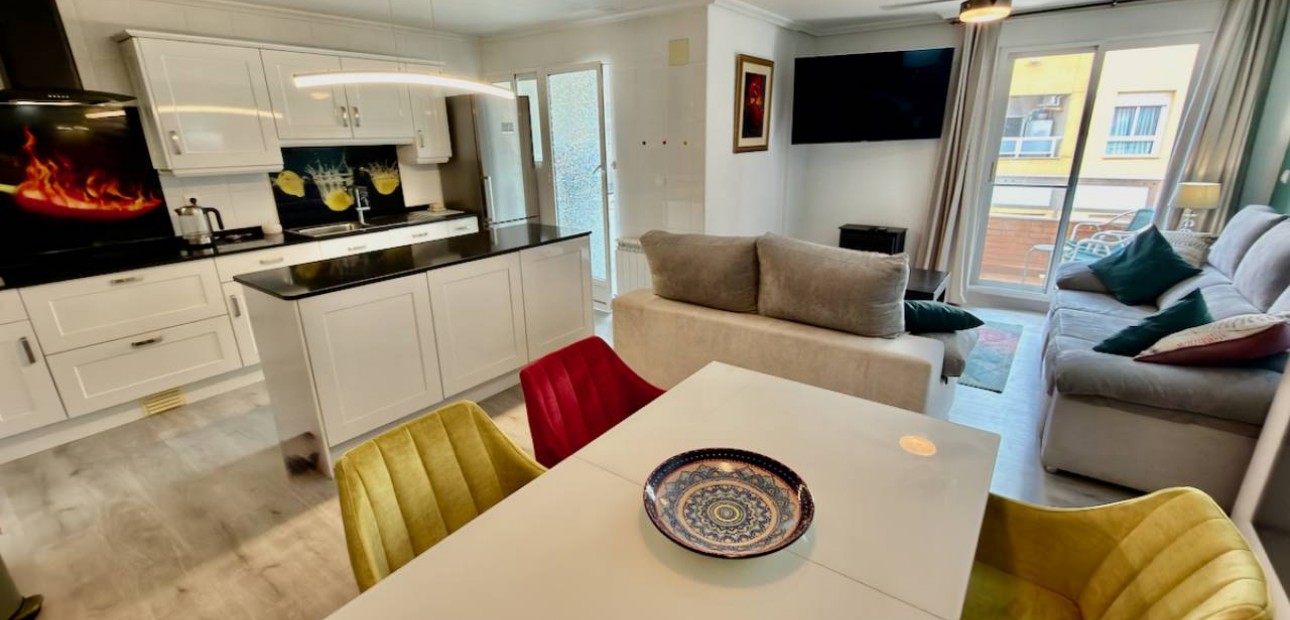 Sale - Apartment / flat -
Almoradí - centro