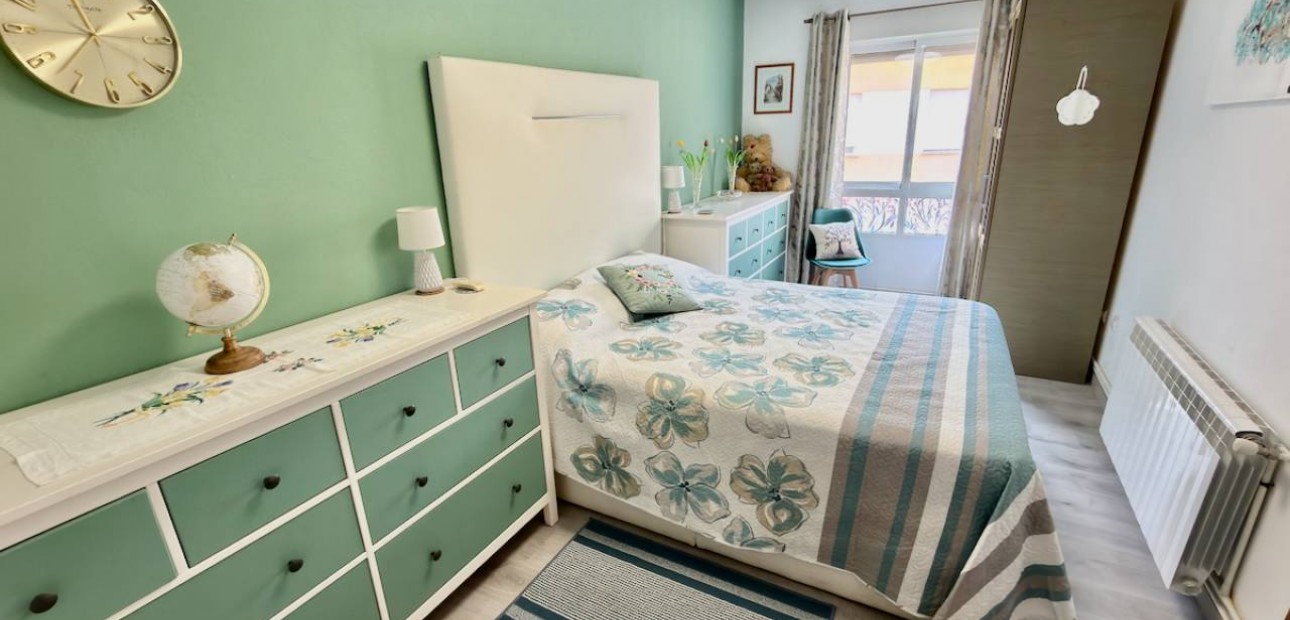 Sale - Apartment / flat -
Almoradí - centro