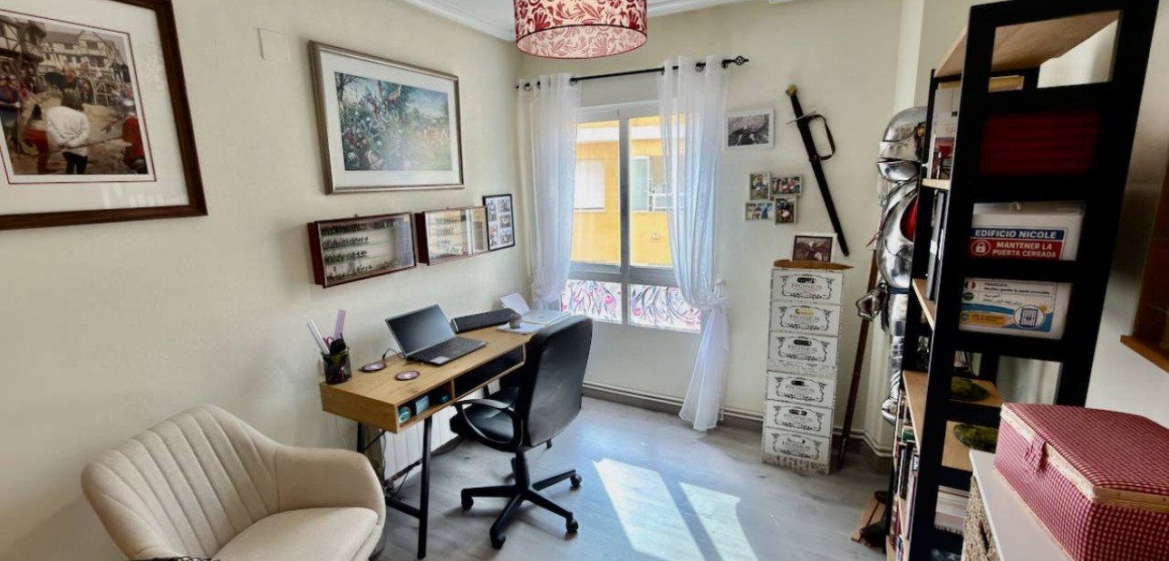 Sale - Apartment / flat -
Almoradí - centro