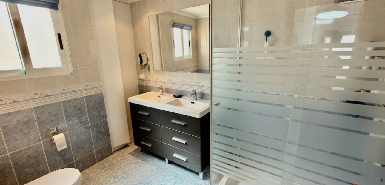 Sale - Apartment / flat -
Almoradí - centro