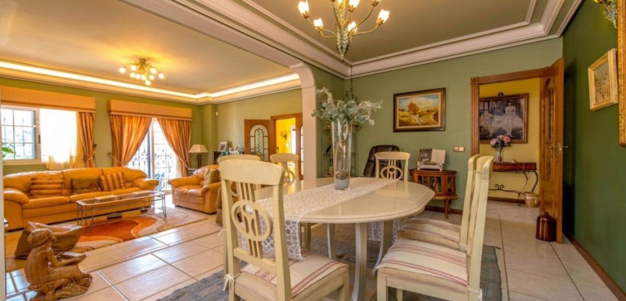 Sale - Apartment / flat -
Torrevieja - Playa de los locos