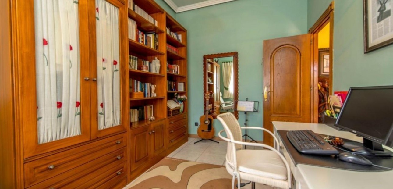 Sale - Apartment / flat -
Torrevieja - Playa de los locos