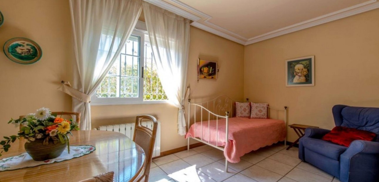 Sale - Apartment / flat -
Torrevieja - Playa de los locos