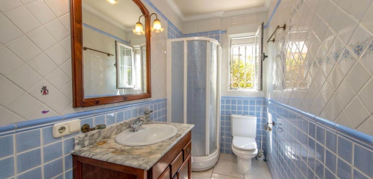 Sale - Apartment / flat -
Torrevieja - Playa de los locos