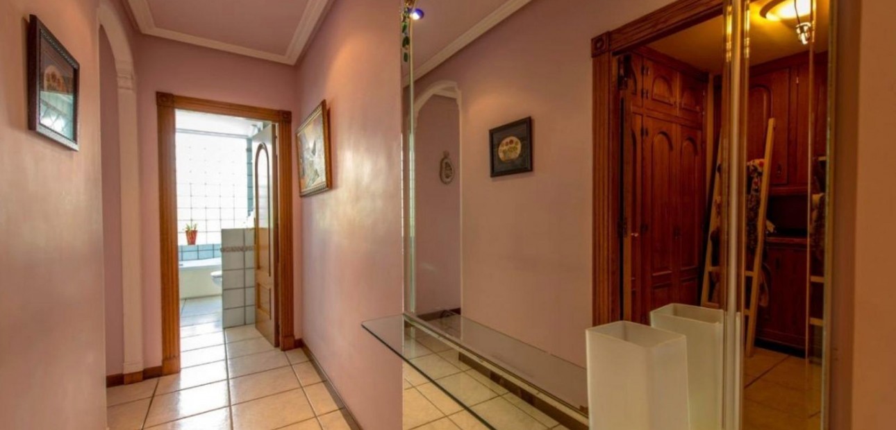 Sale - Apartment / flat -
Torrevieja - Playa de los locos
