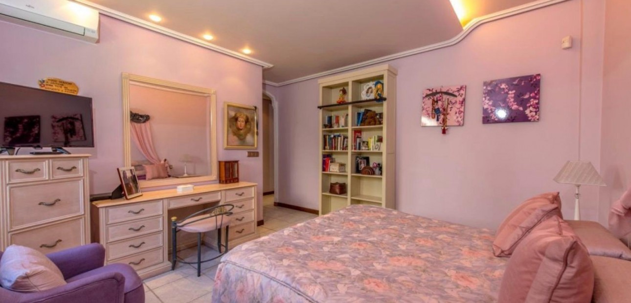 Sale - Apartment / flat -
Torrevieja - Playa de los locos