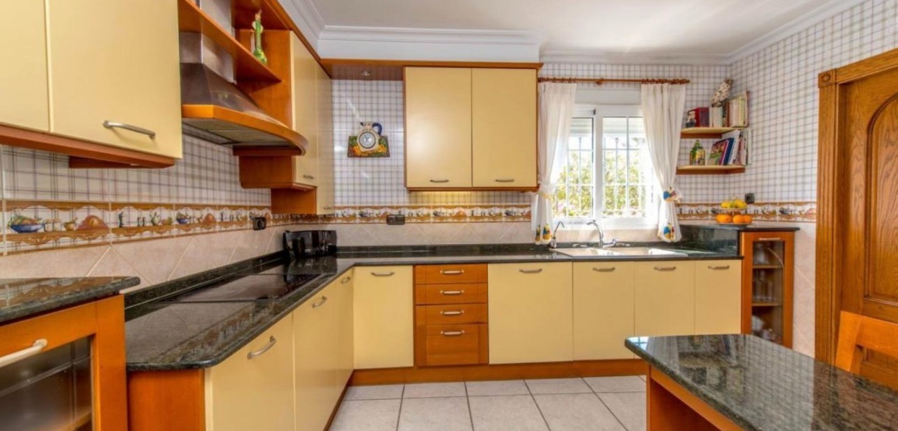 Sale - Apartment / flat -
Torrevieja - Playa de los locos