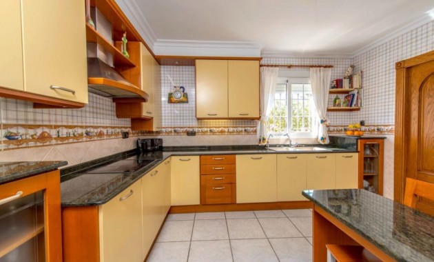 Sale - Apartment / flat -
Torrevieja - Playa de los locos