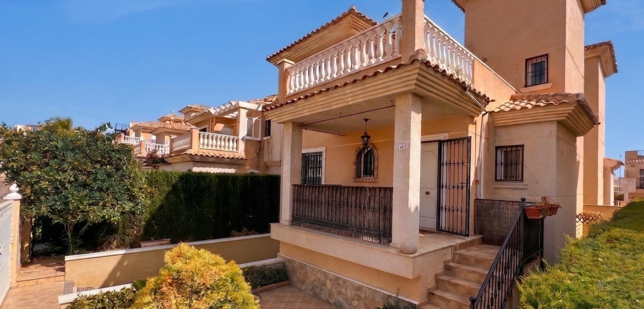 Sale - Villa -
Torrevieja - Los Balcones - Los Altos del Edén