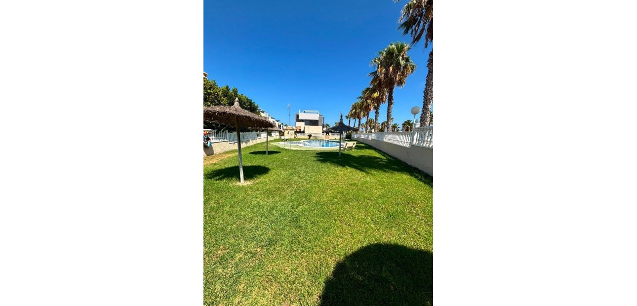 Sale - Bungalow -
Orihuela Costa - Lomas de Cabo Roig